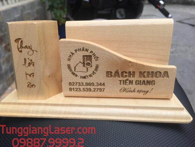Khắc Laser gỗ lên khay cắm bút